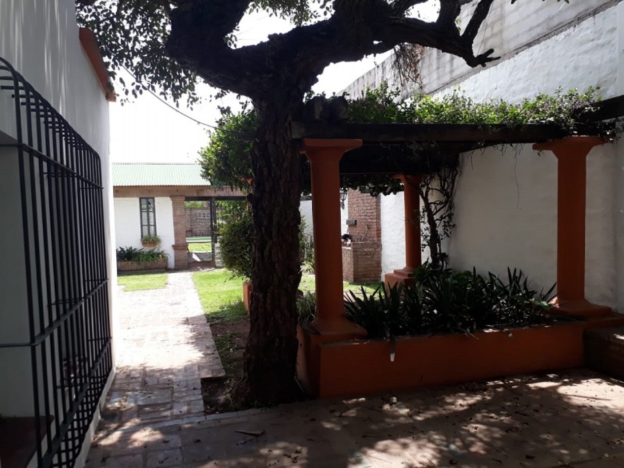 Increible propiedad sobre calle Augusto Lopez! 