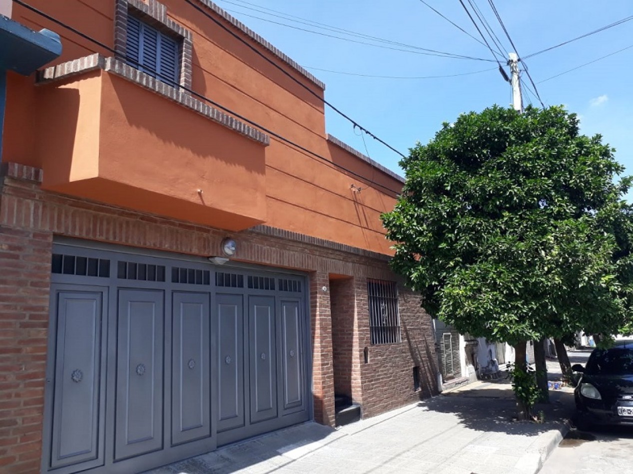 Increible propiedad sobre calle Augusto Lopez! 