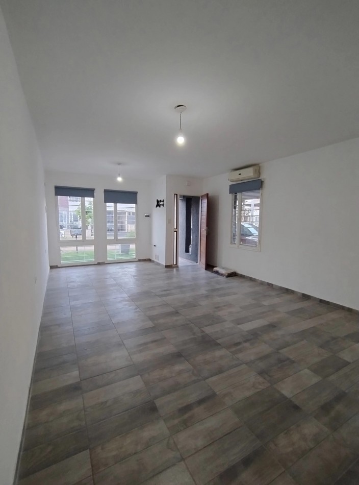 Vivi en Universitario de Horizonte - Casa Moderna con Jardin y Cochera