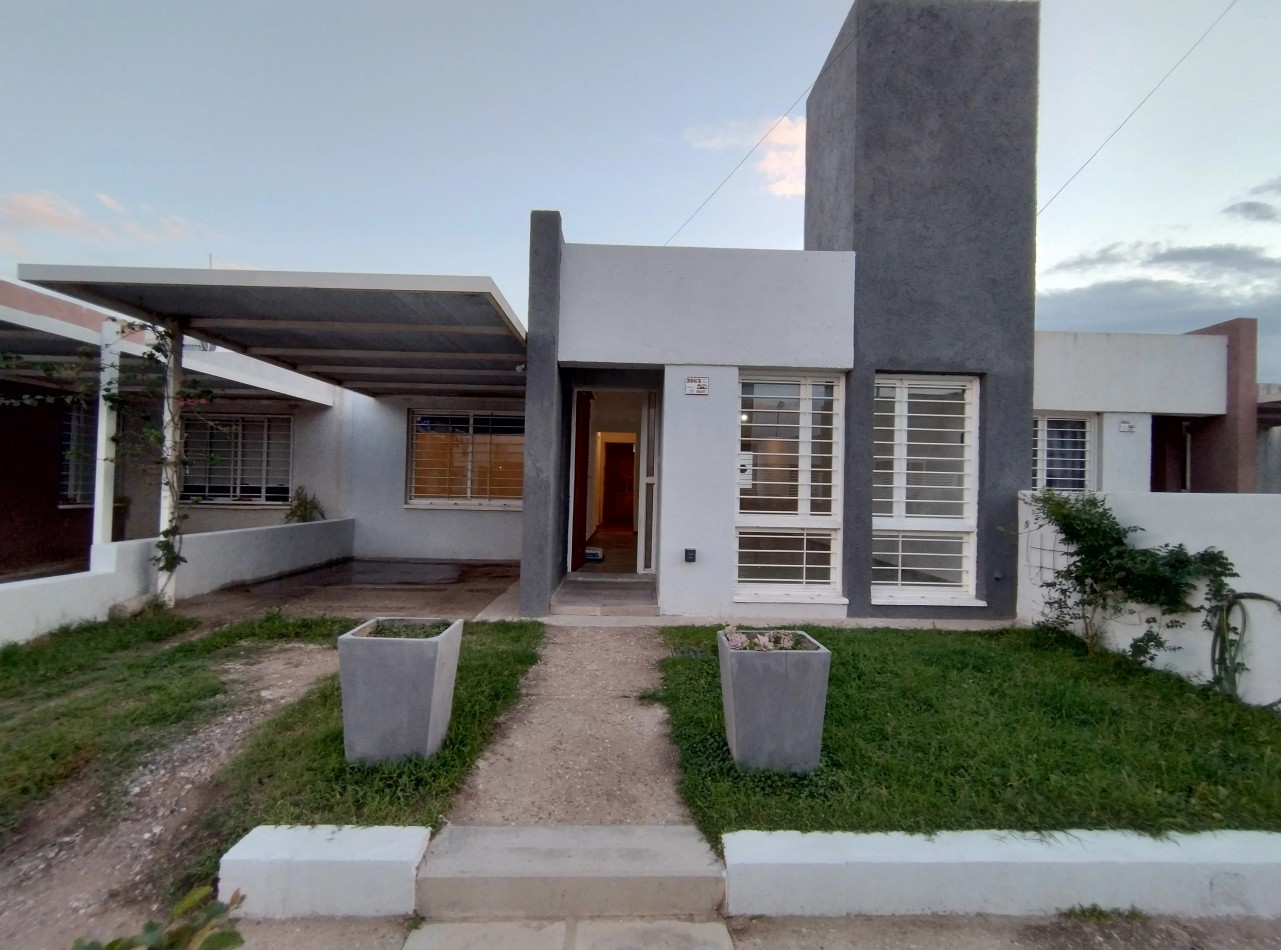 Vivi en Universitario de Horizonte - Casa Moderna con Jardin y Cochera