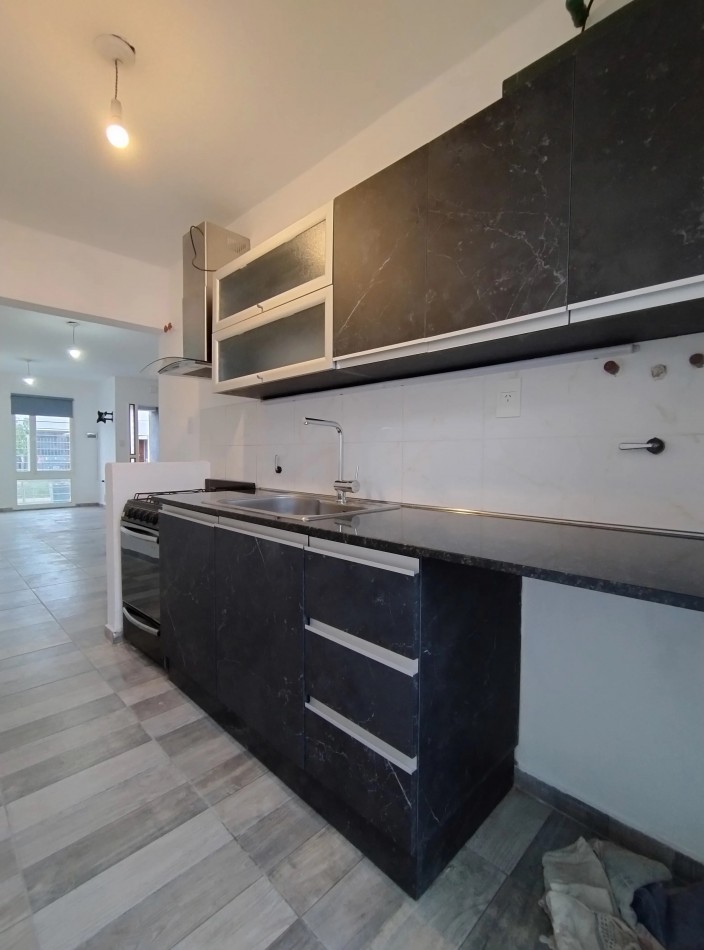 Vivi en Universitario de Horizonte - Casa Moderna con Jardin y Cochera