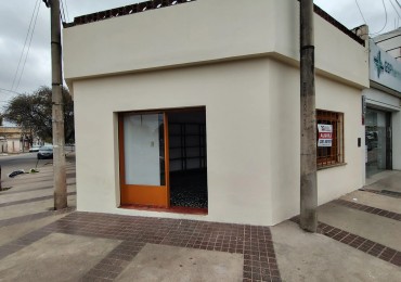 Local Comercial en Esquina | Excelente Visibilidad y Amplio Salon